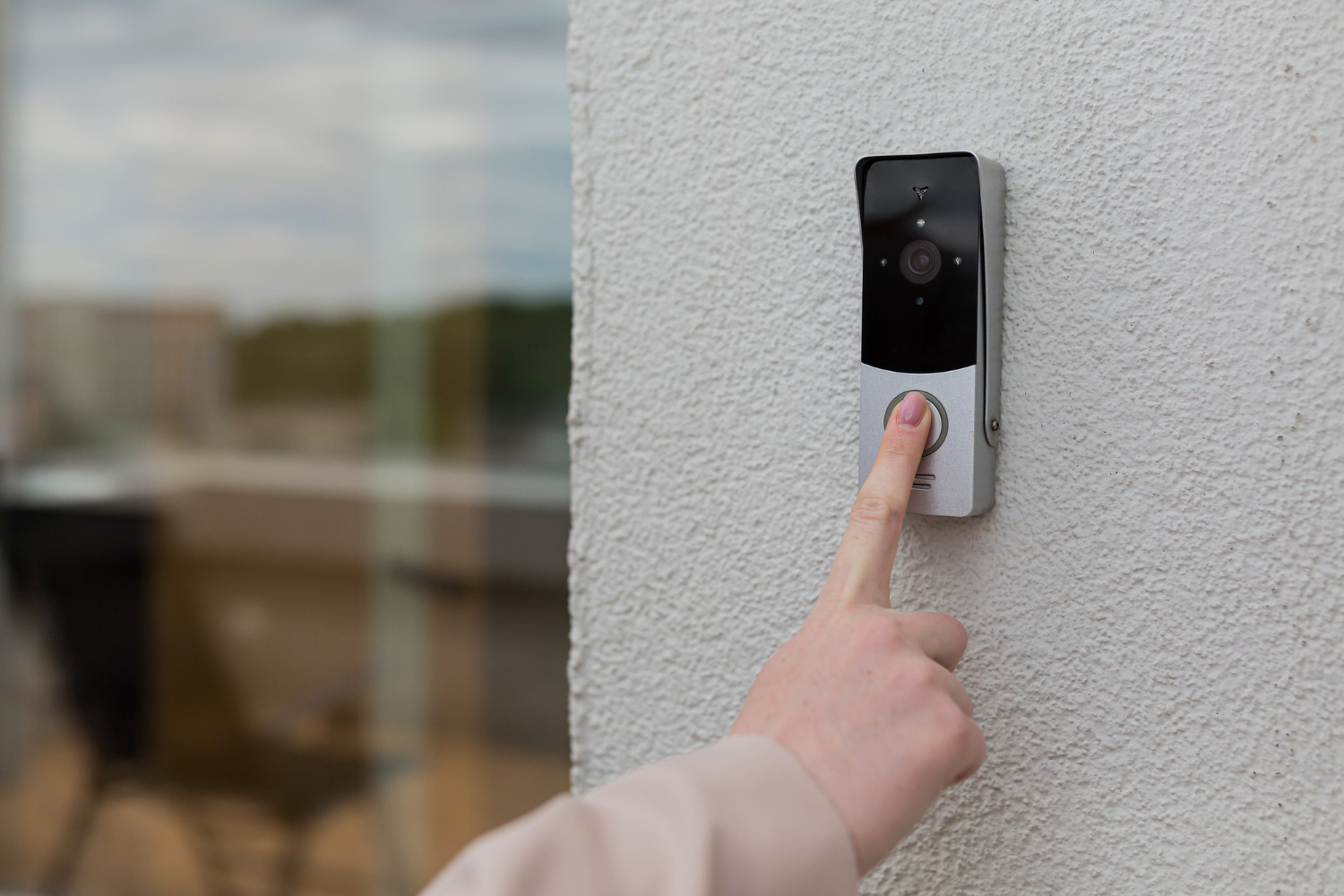 Indoor vs. Outdoor Cameras – What You Need to Know